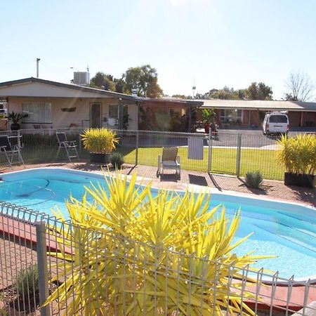 Cross Roads Motel Cobar Dış mekan fotoğraf