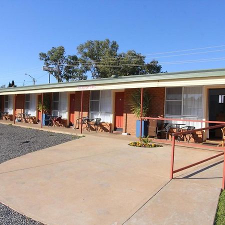 Cross Roads Motel Cobar Dış mekan fotoğraf